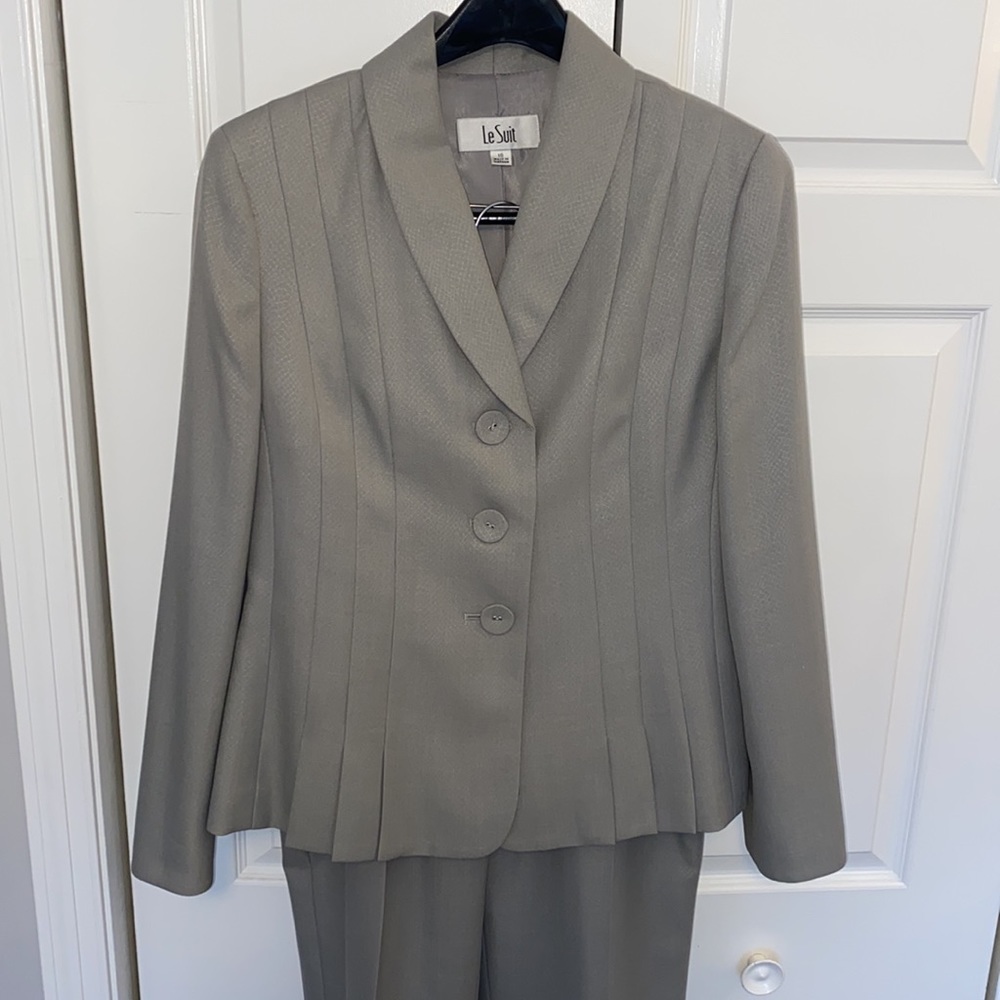 Le Suit - light gray